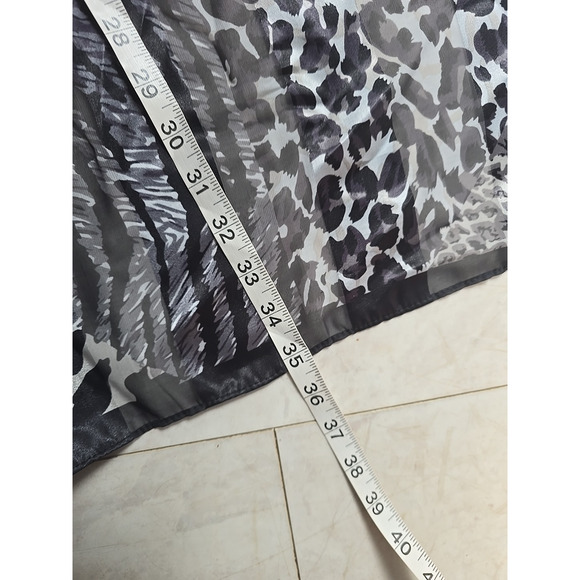 Cejon Black Gray Animal Print Lighweight Semi-Sheer Wrap Scarf Womans 35"x35" - Picture 5 of 6